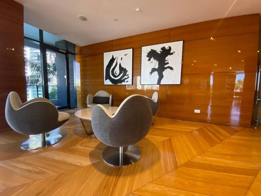 Oracle 2101 Apartment *
