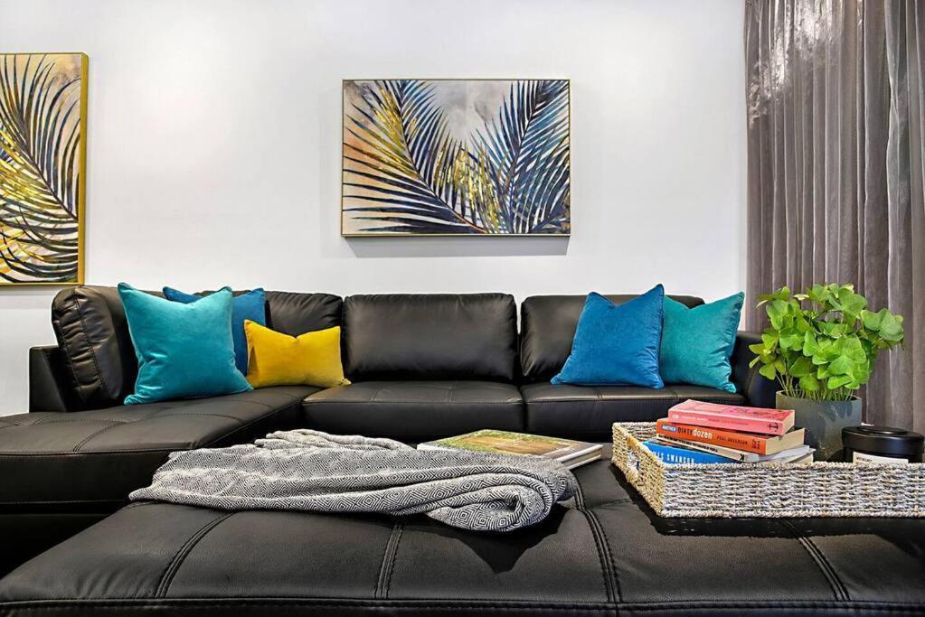 Oracle 2101 Apartment