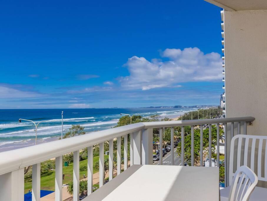 Absolute Beachfront In Paradise Apartment