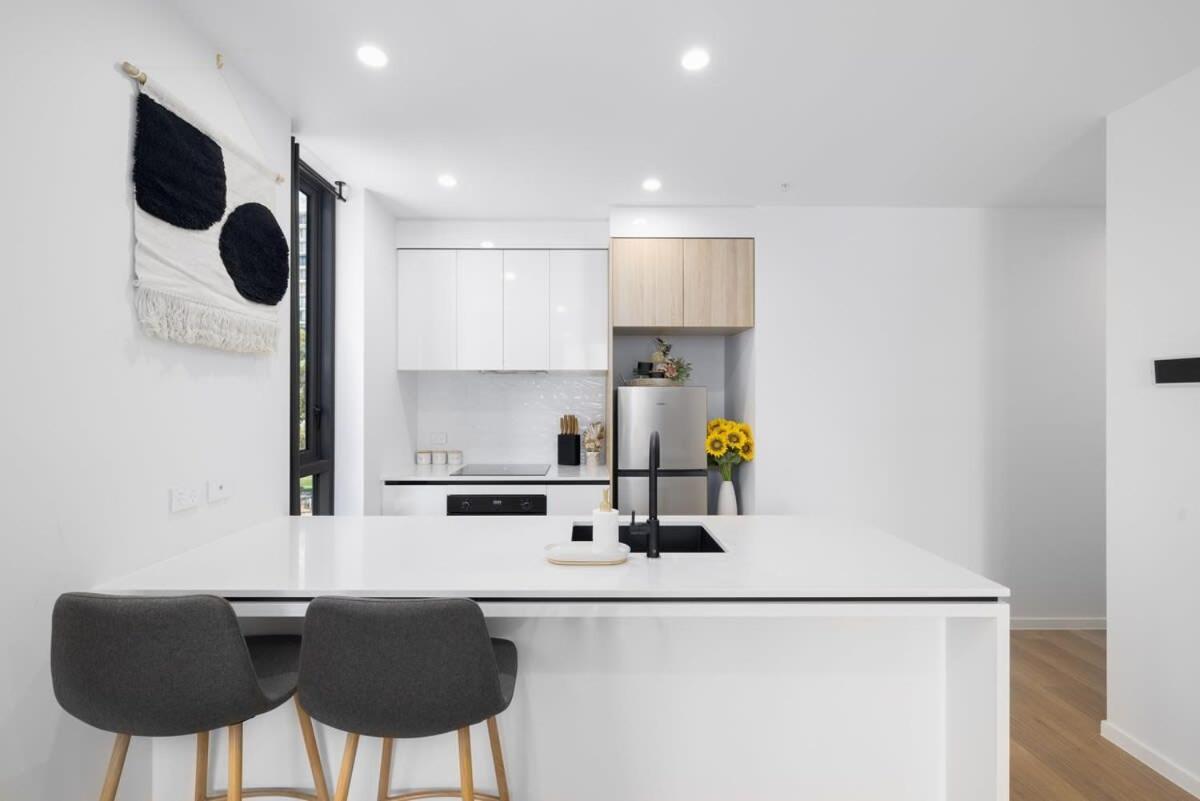 Brand New Cozy 1br Business Nbn Gym * Gold Coast