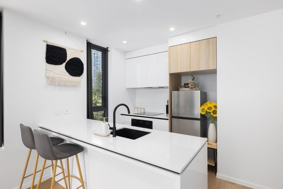 Brand New Cozy 1br Business Nbn Gym Apartment Gold Coast