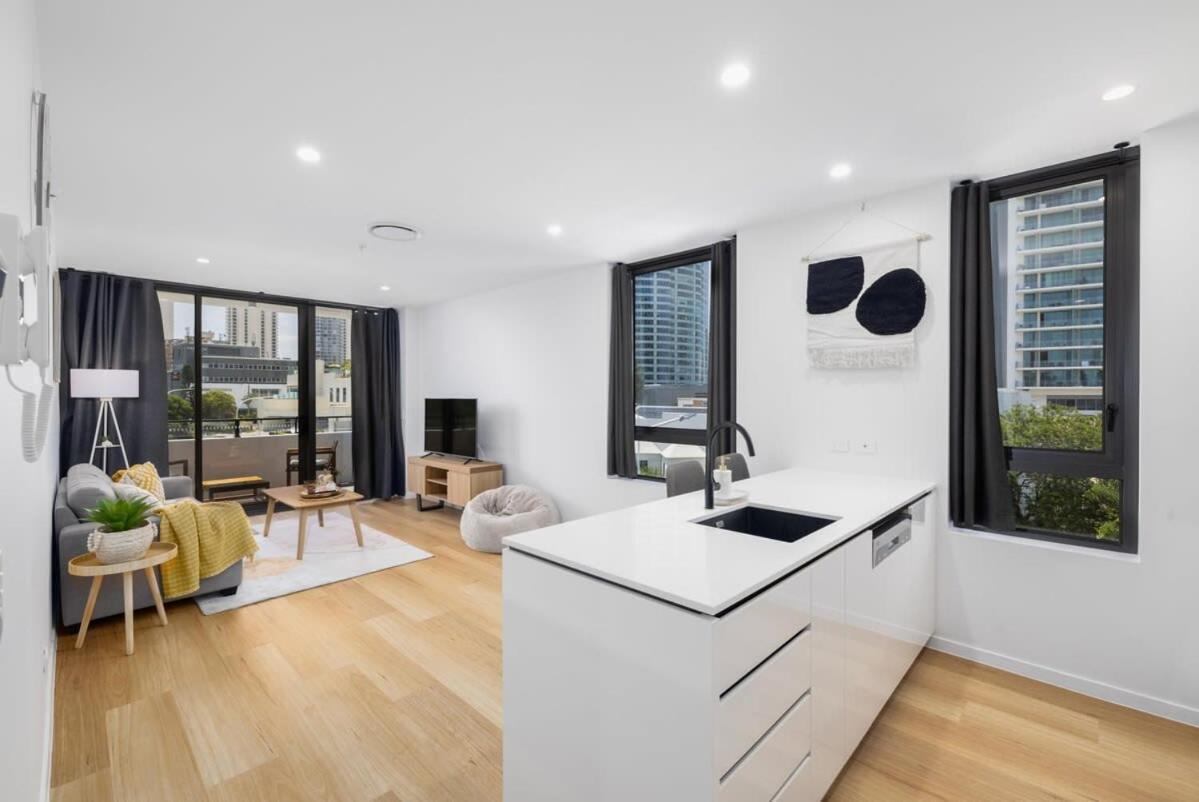 Brand New Cozy 1br Business Nbn Gym Apartment