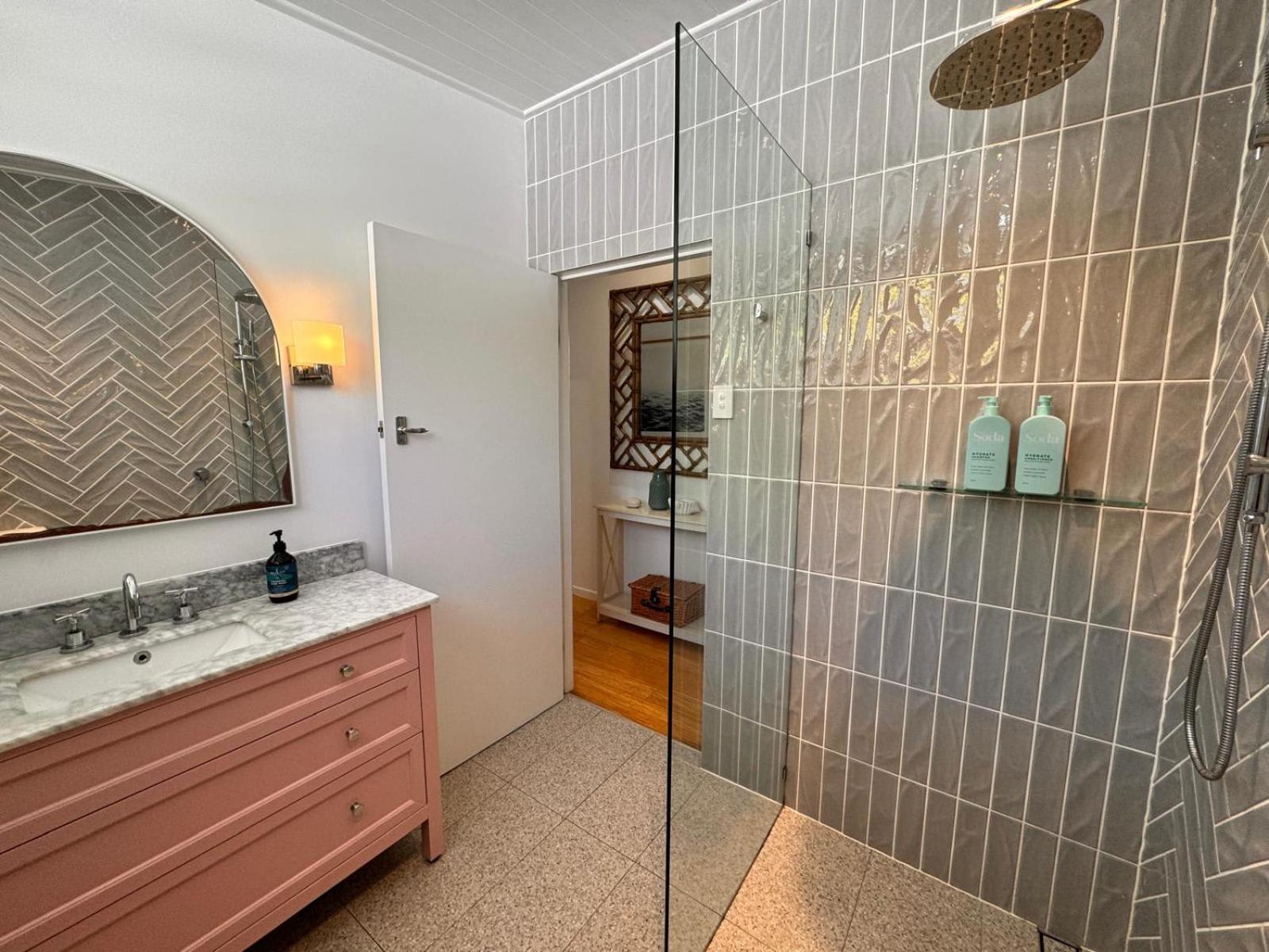 Holiday home Gold Coast-miami Mid-century With Pool