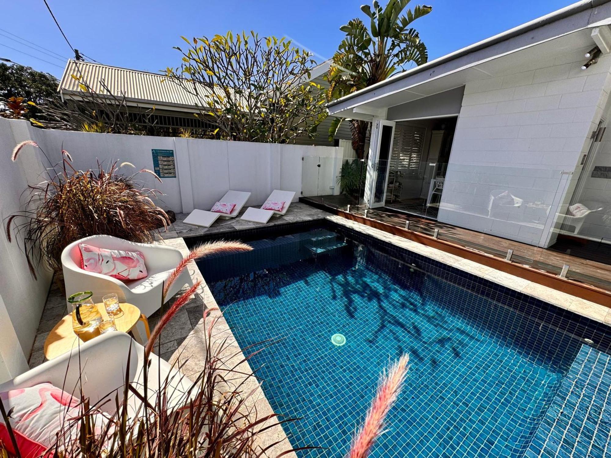 Holiday home Gold Coast-miami Mid-century With Pool