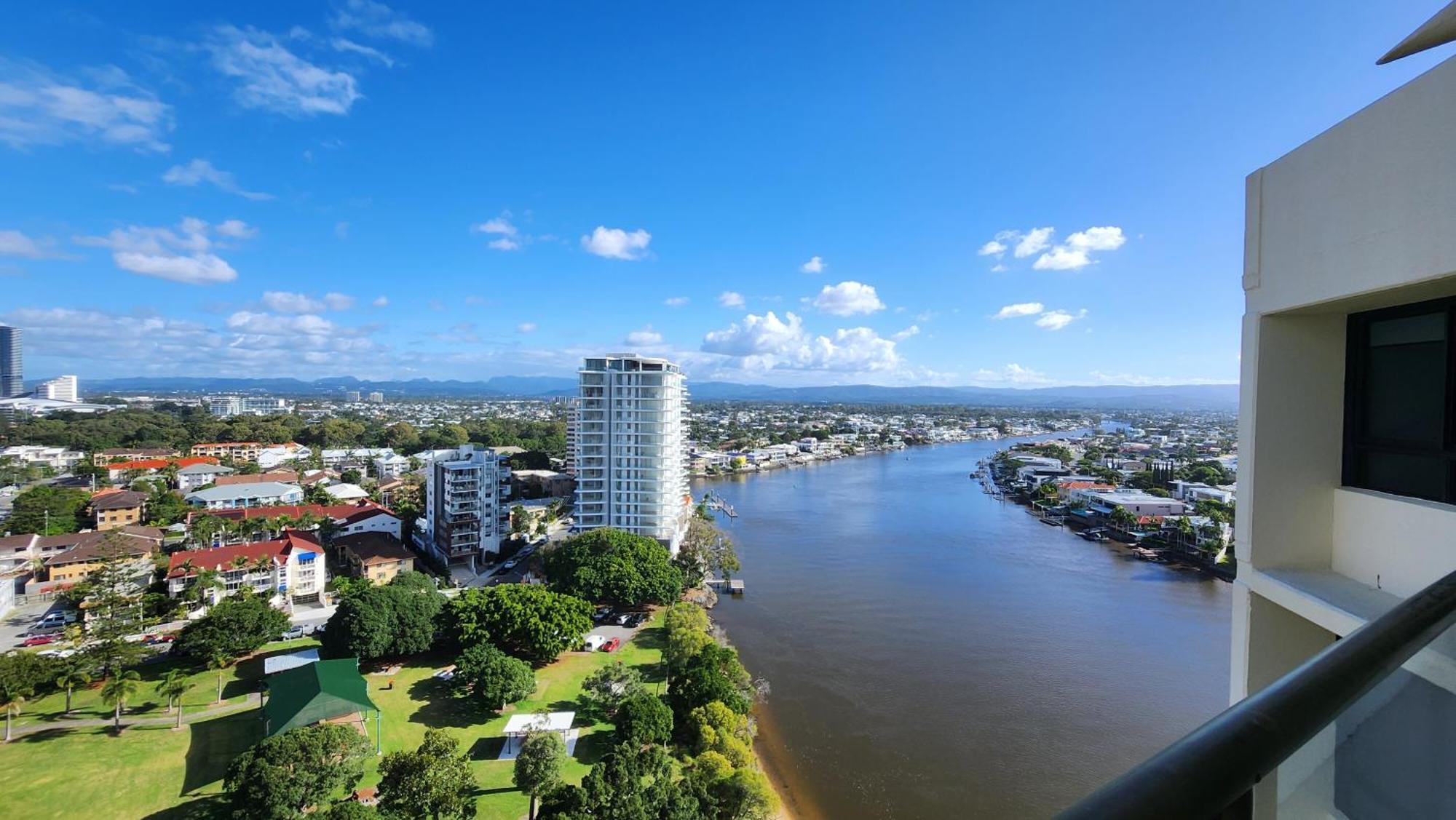 Aparthotel Surfers Hawaiian 3*
