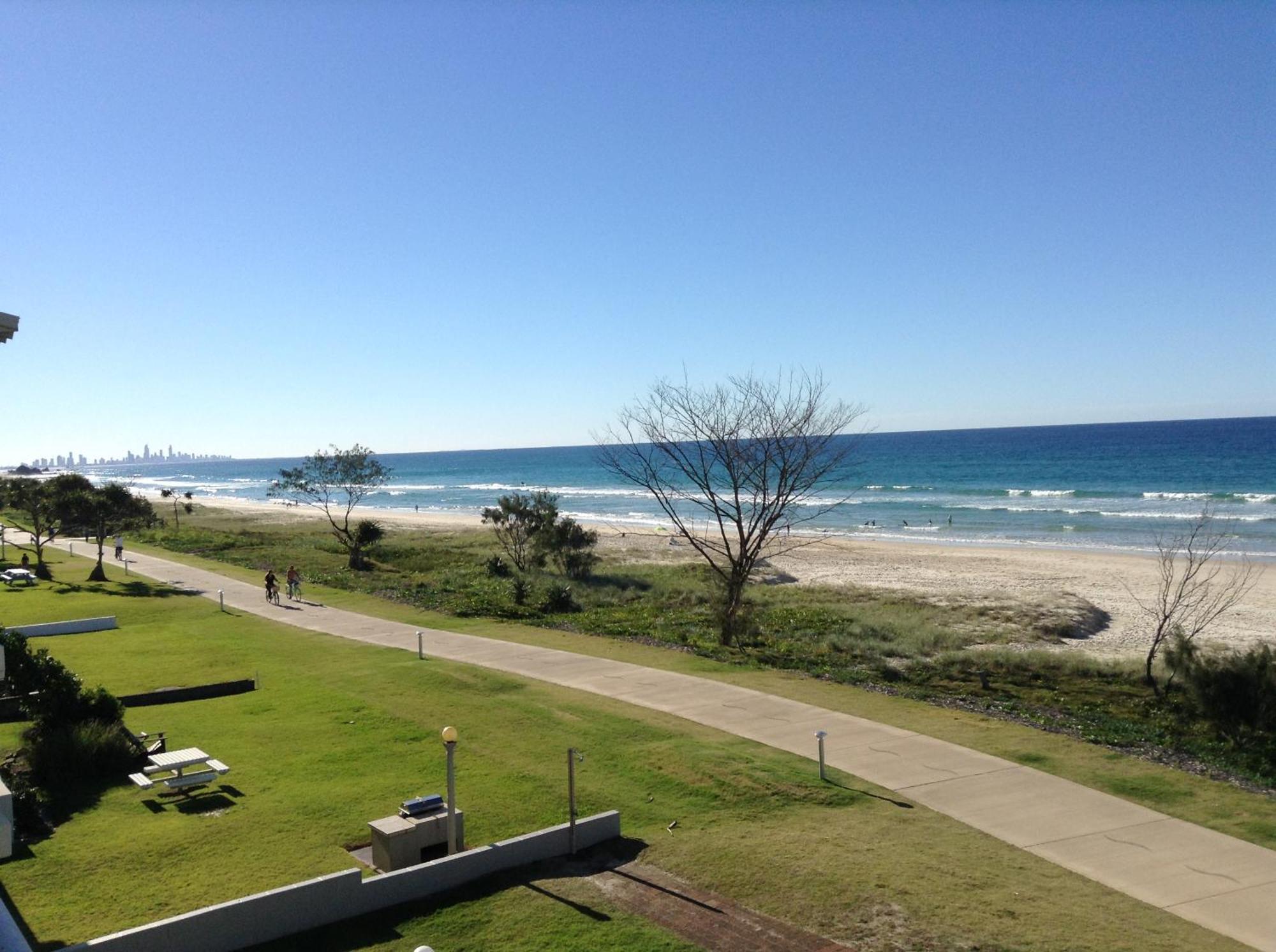 Pacific Surf Absolute Beachfront Aparthotel Gold Coast
