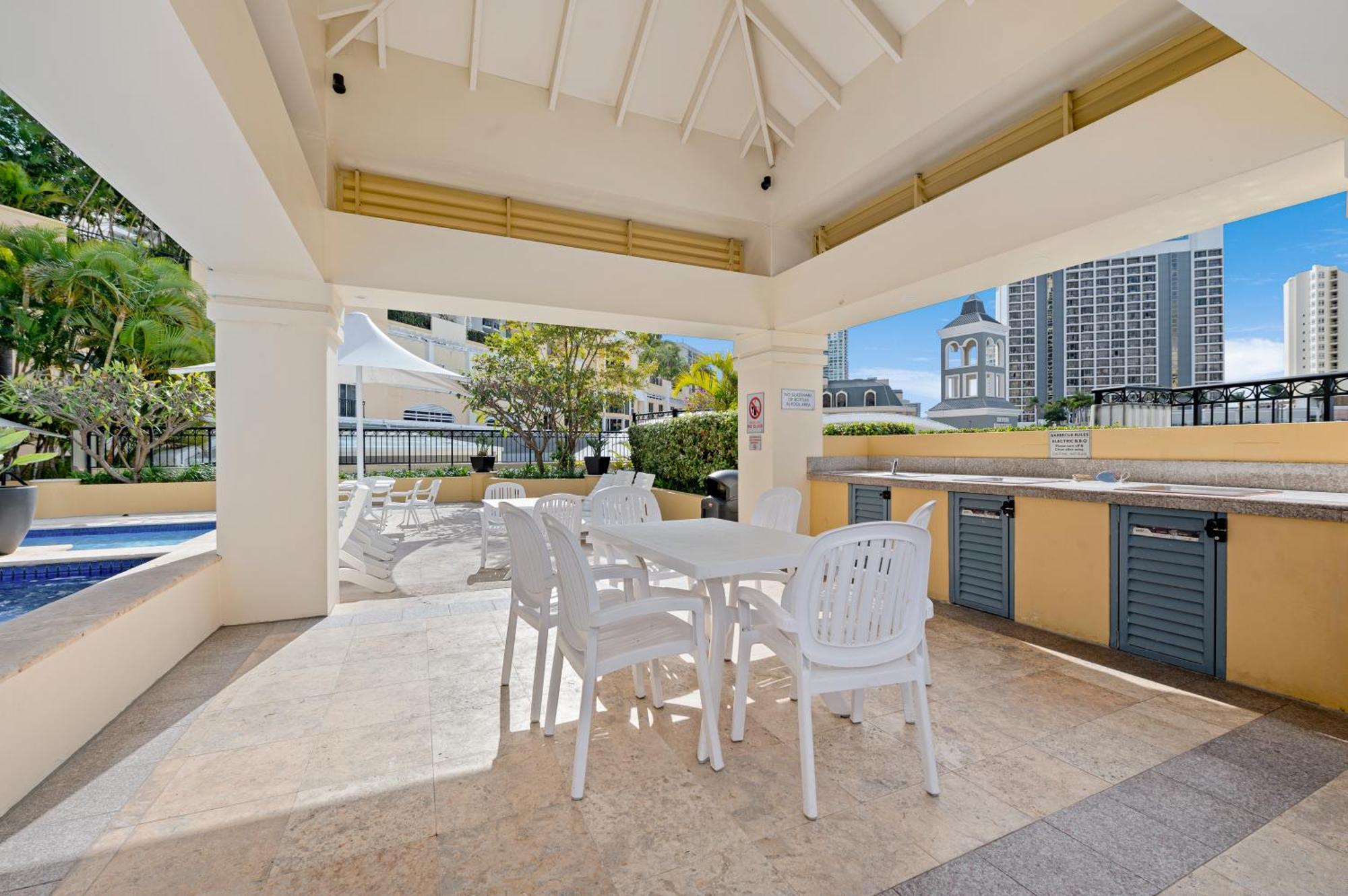 Chevron Renaissance Surfers Paradise Sleeps 10 1st Floor - Optimise *