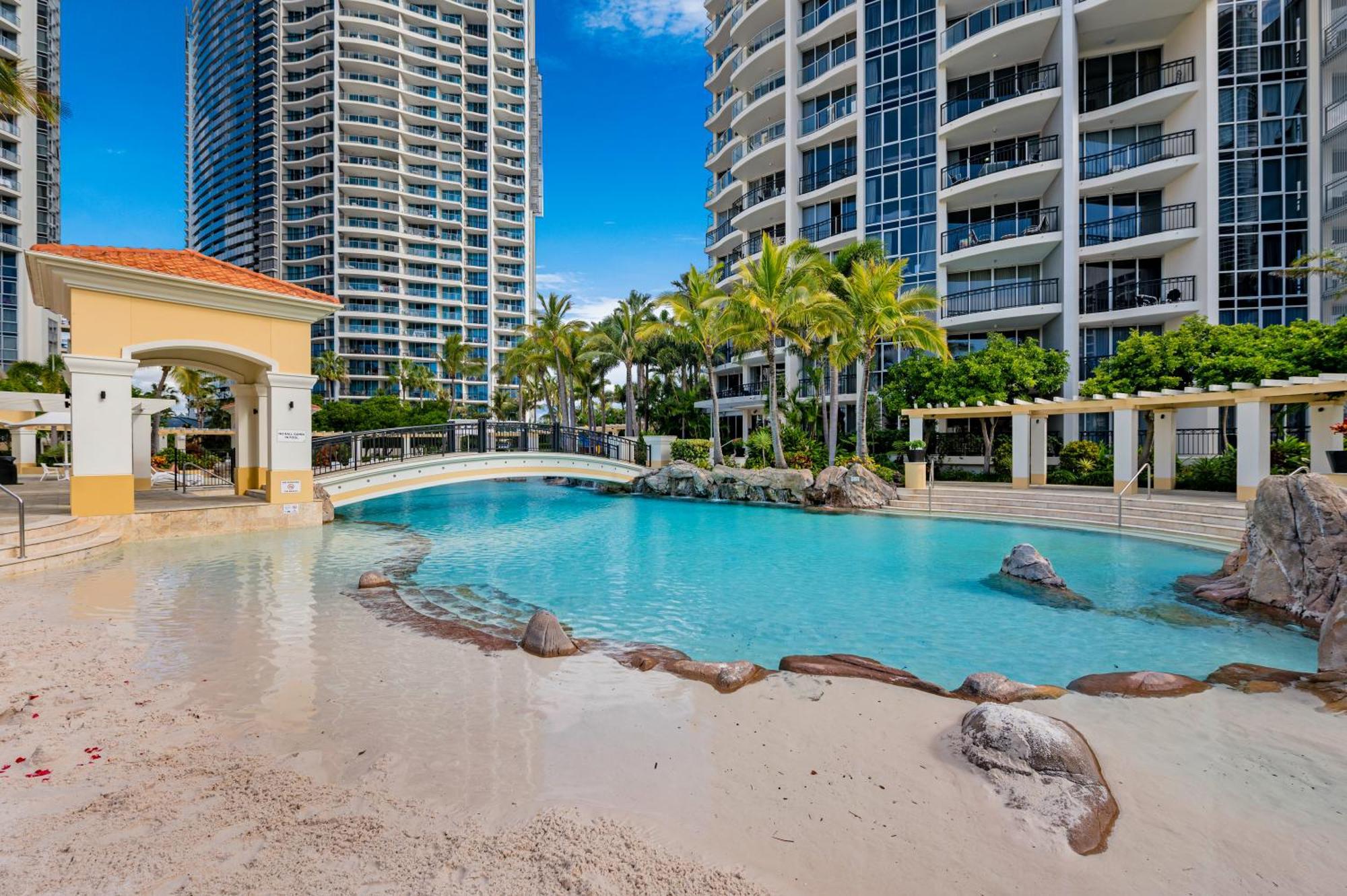 Chevron Renaissance Surfers Paradise Sleeps 10 1st Floor - Optimise *