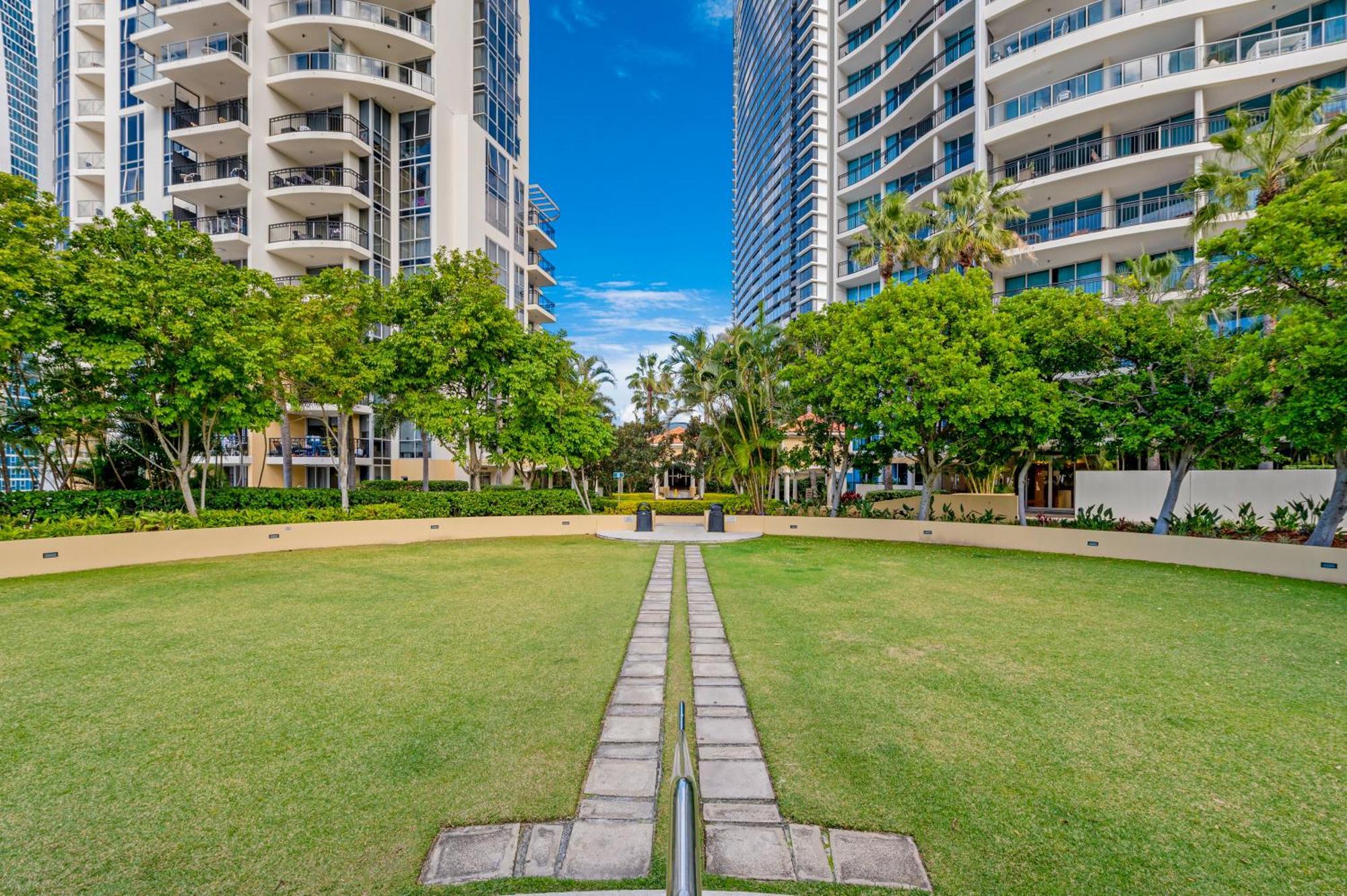 Chevron Renaissance Surfers Paradise Sleeps 10 1st Floor - Optimise * Gold Coast