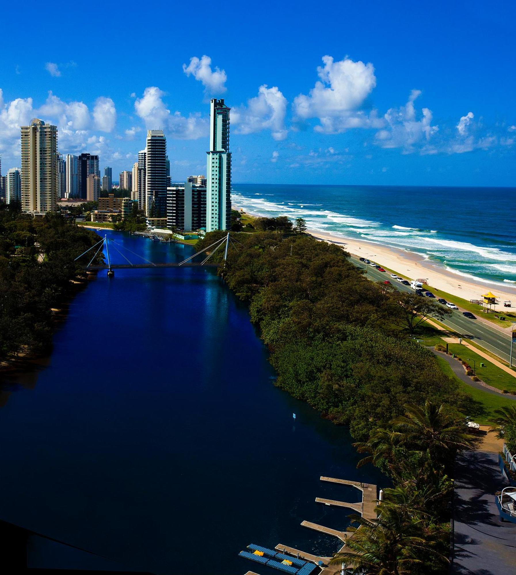 Narrowneck Court 4*