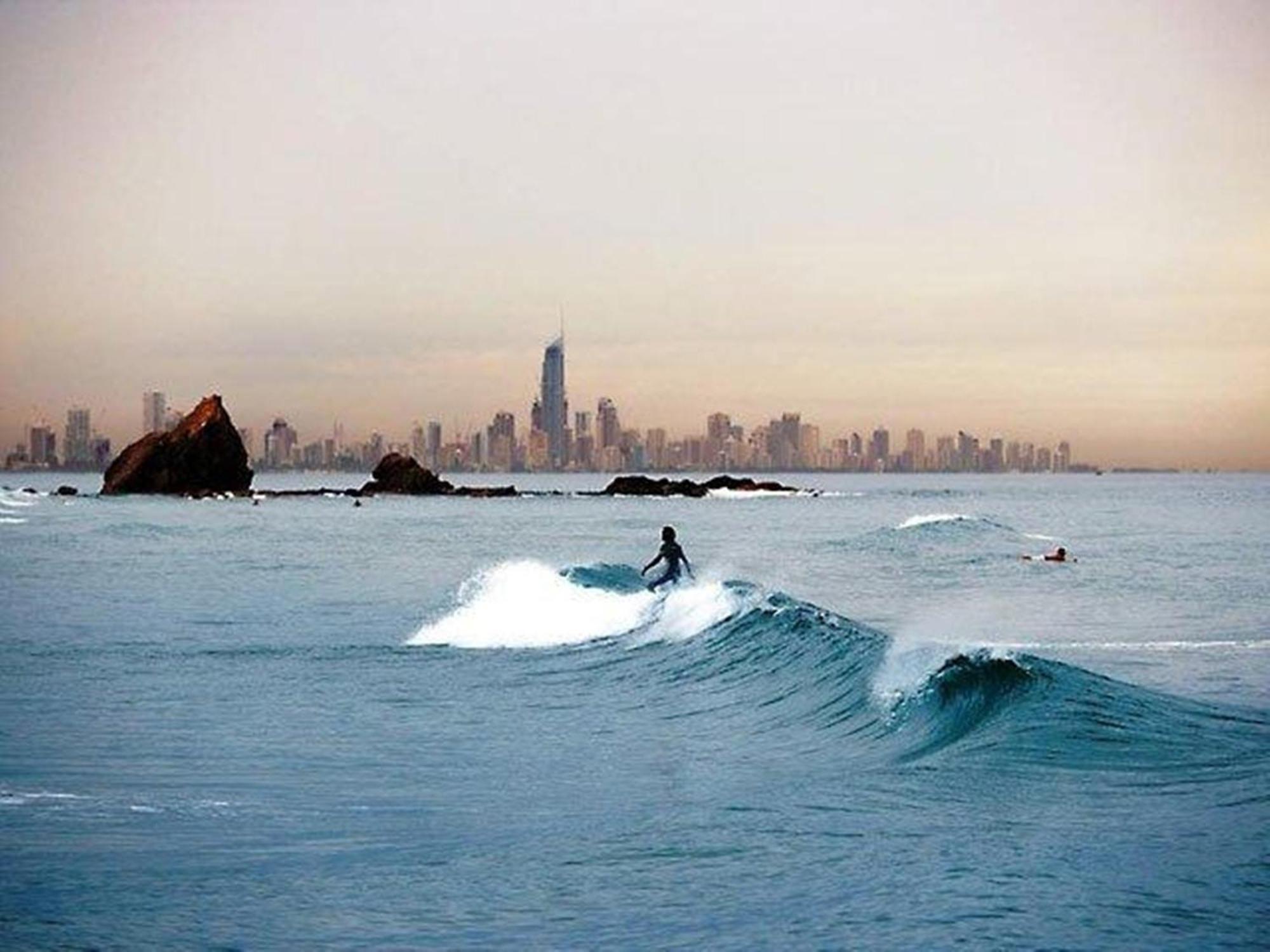 Aparthotel Surfers International 3*