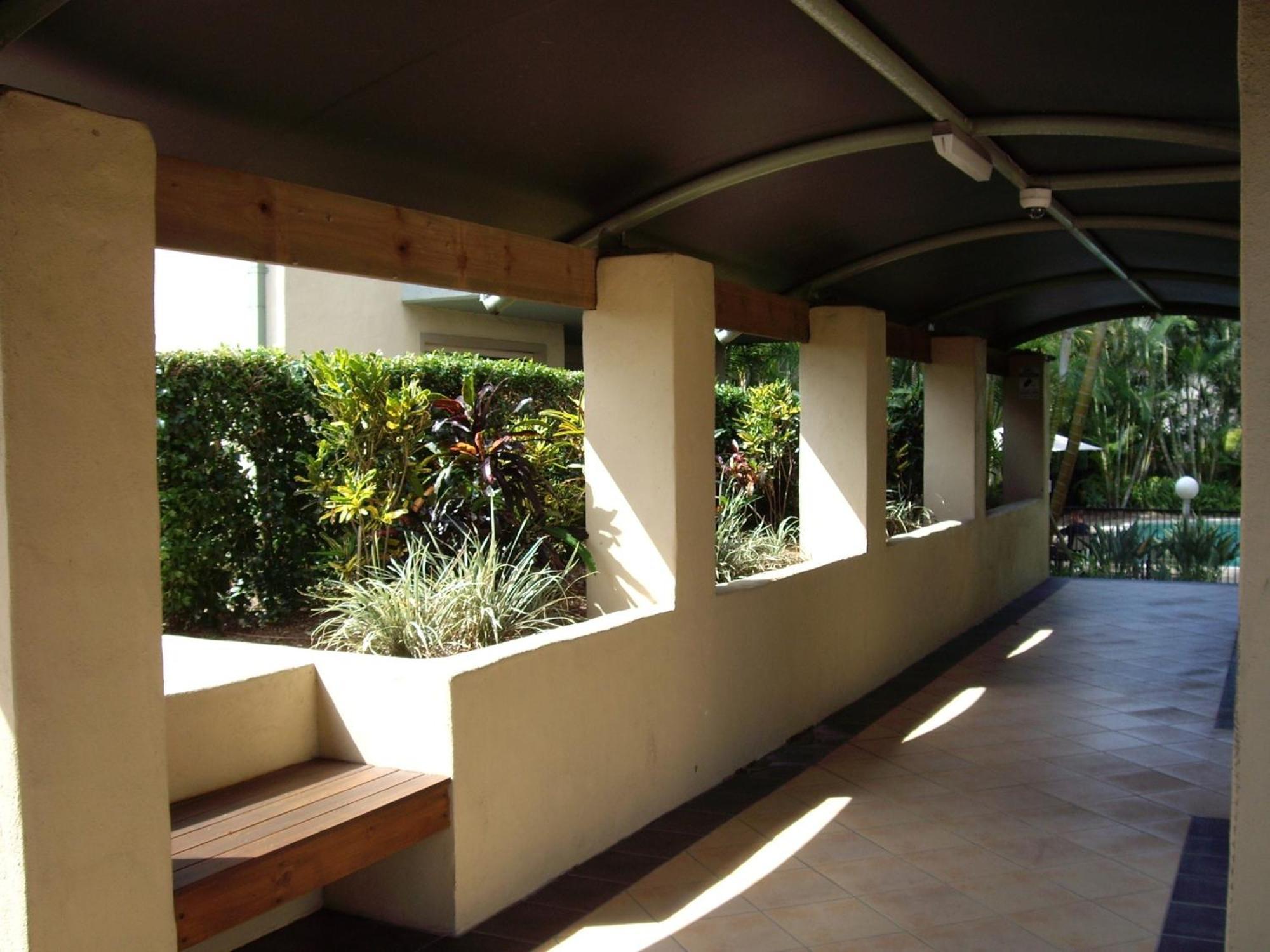 Bila Vista Kirra Beachside Aparthotel 3*