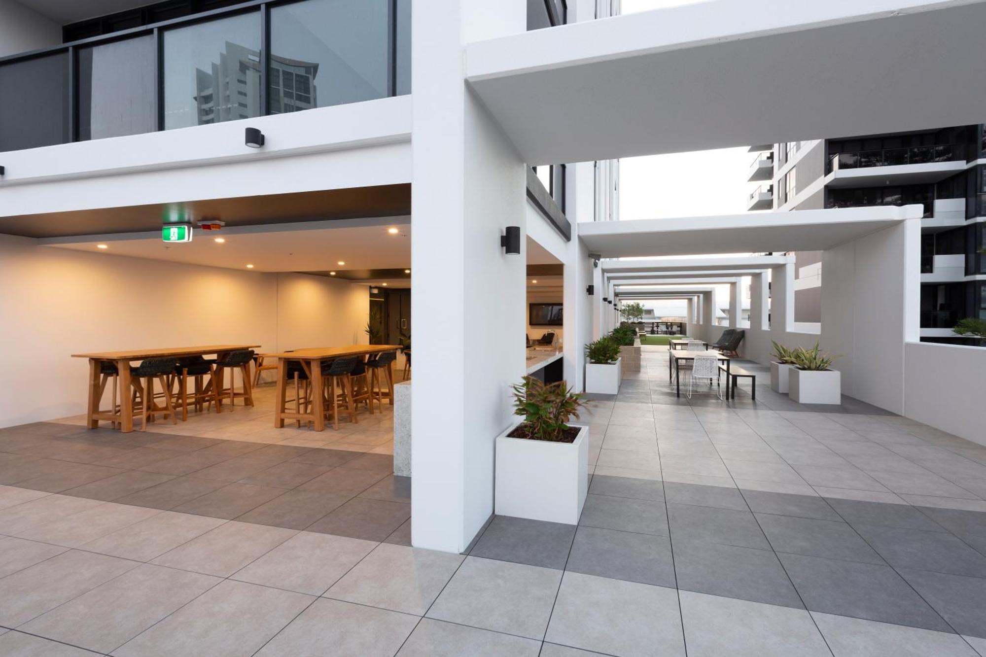 Qube Broadbeach 4*