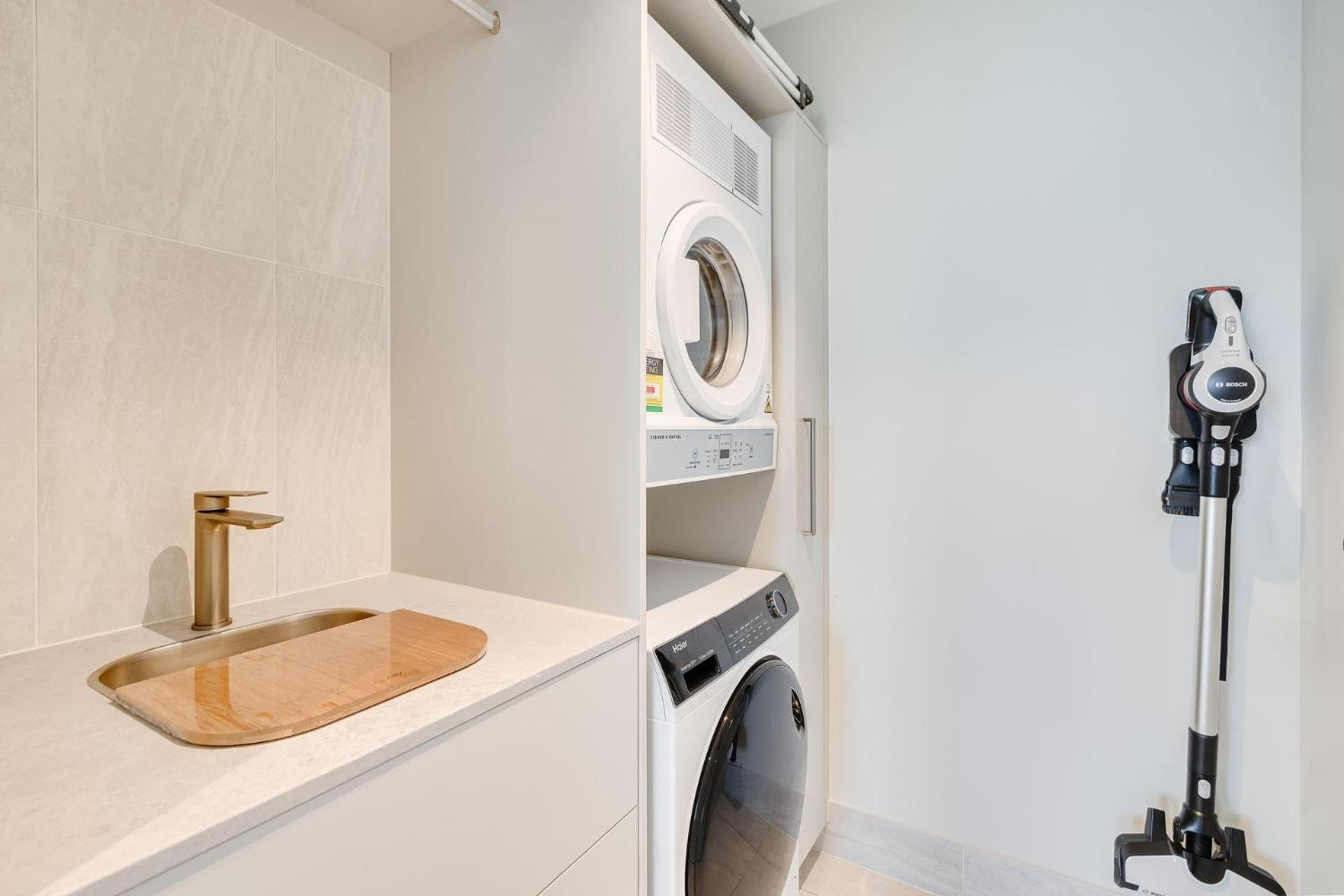 Miles At Kirra Unit 907 * Gold Coast