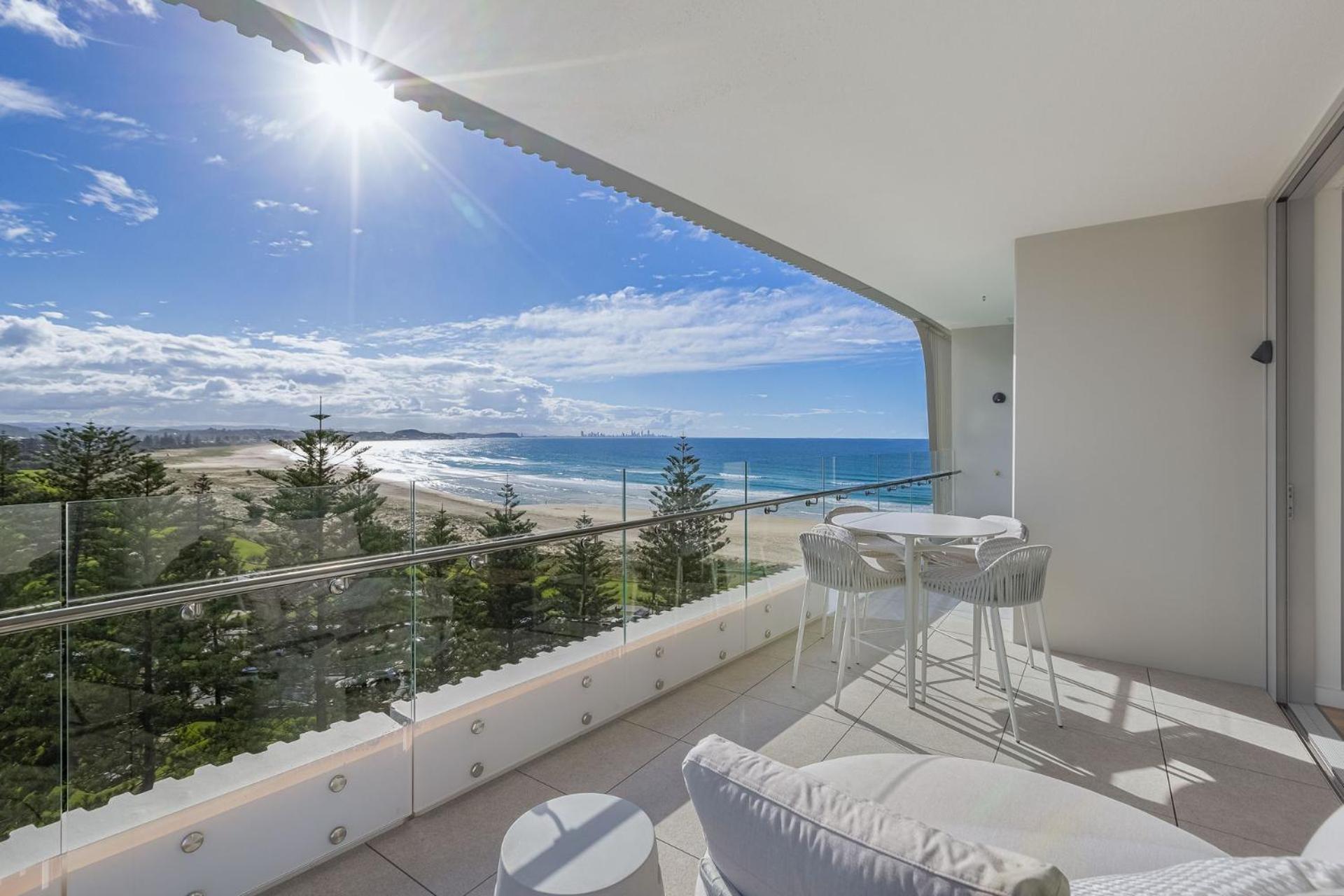 Miles At Kirra Unit 907 *