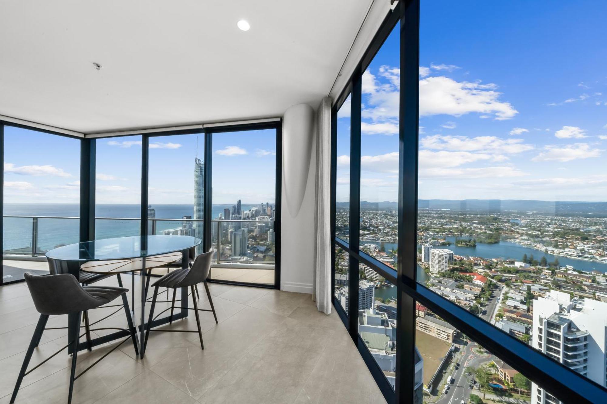 Apartment Circle On Cavill Sky High Ocean View Sub-penthouses - Self Contained & Privately Managed - Wow *