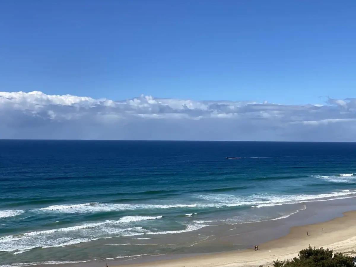 Absolute Beachfront Main Apartment