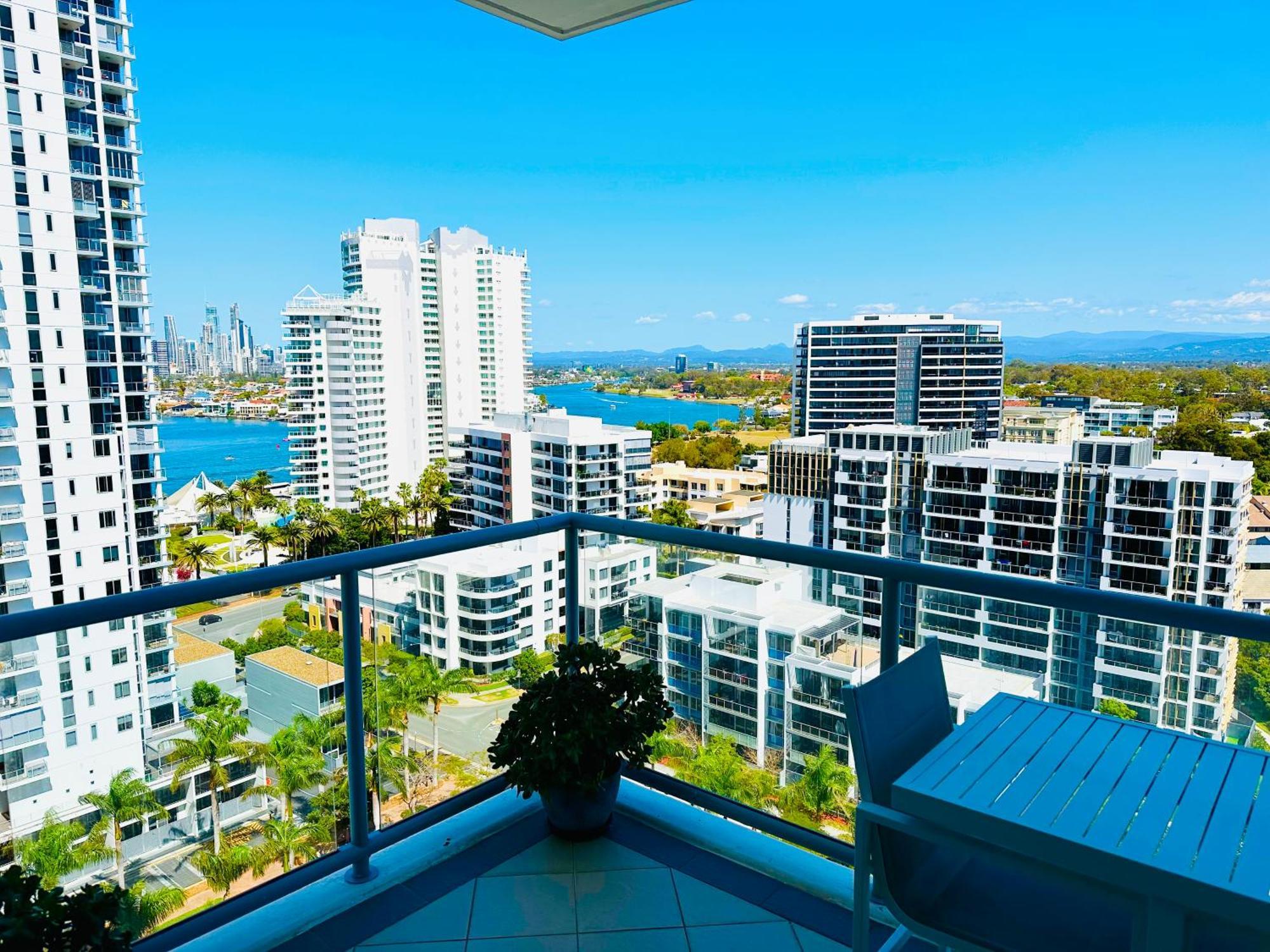 Modern With Great Amenities Gold Coast