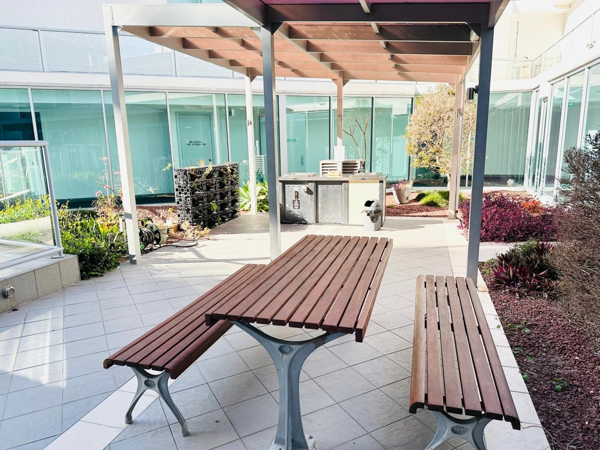 Apartment Modern With Great Amenities *