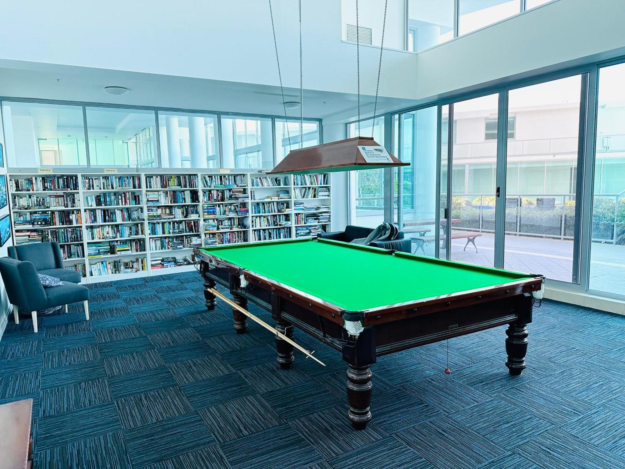 Apartment Modern With Great Amenities Gold Coast