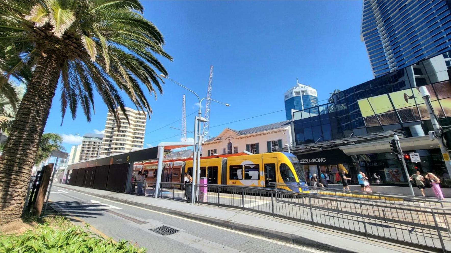 Beachside Modern In The Heart Of Surfers Paradise -free Parking Gold Coast
