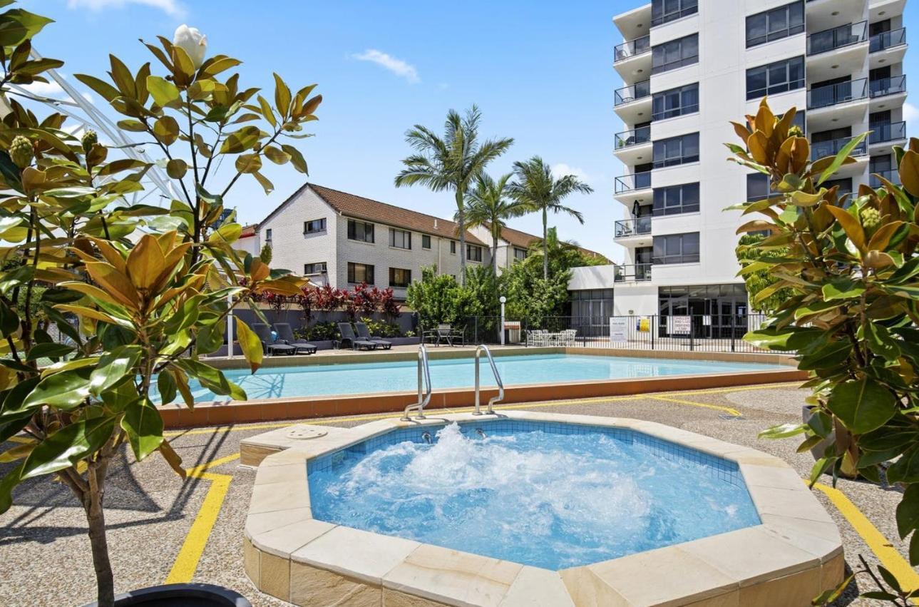 Aqualine On The Broadwater Aparthotel 4*