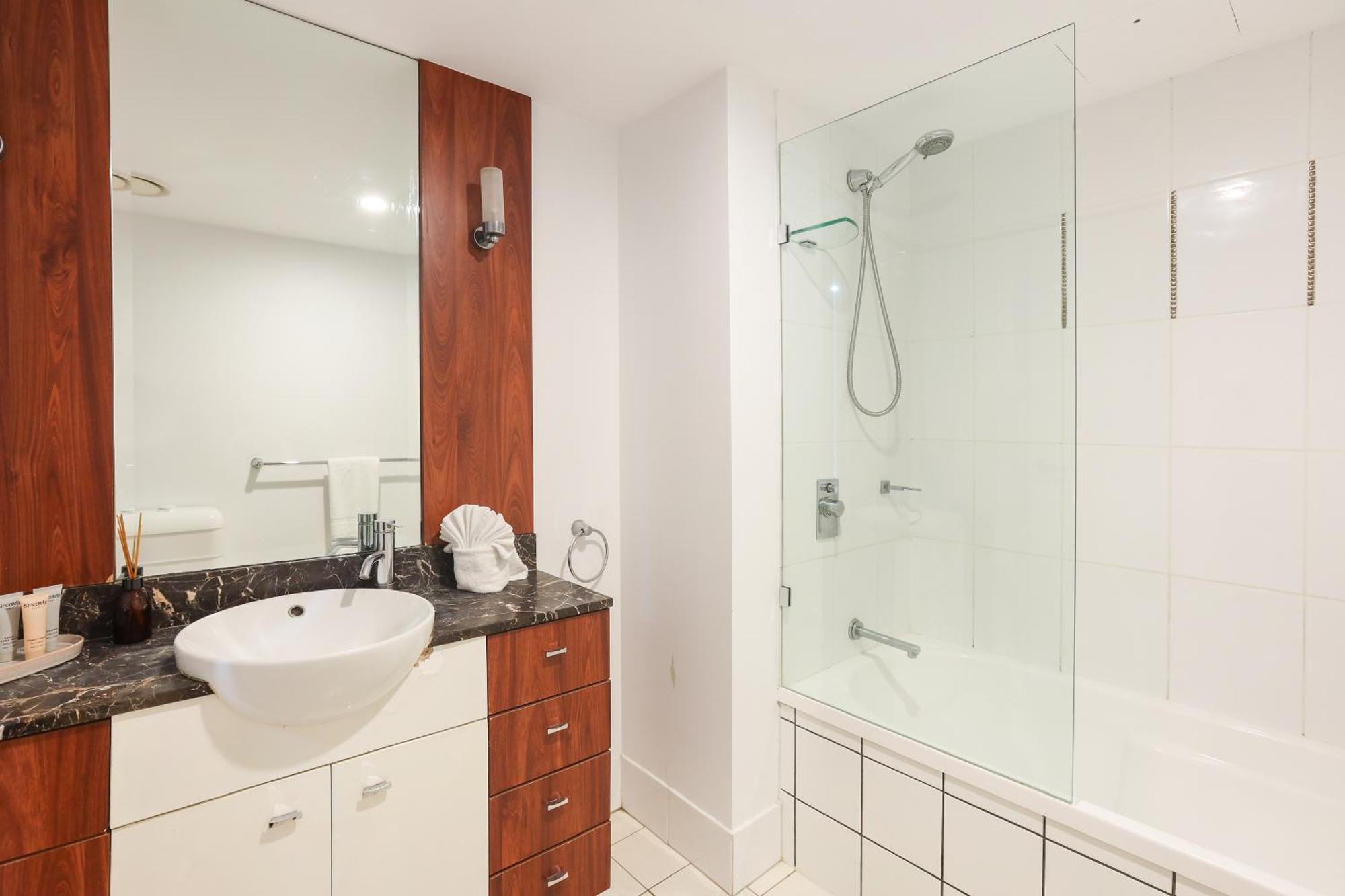 Apartment Chevron Renaissance Surfers Paradise Sleeps 10 1st Floor - Optimise