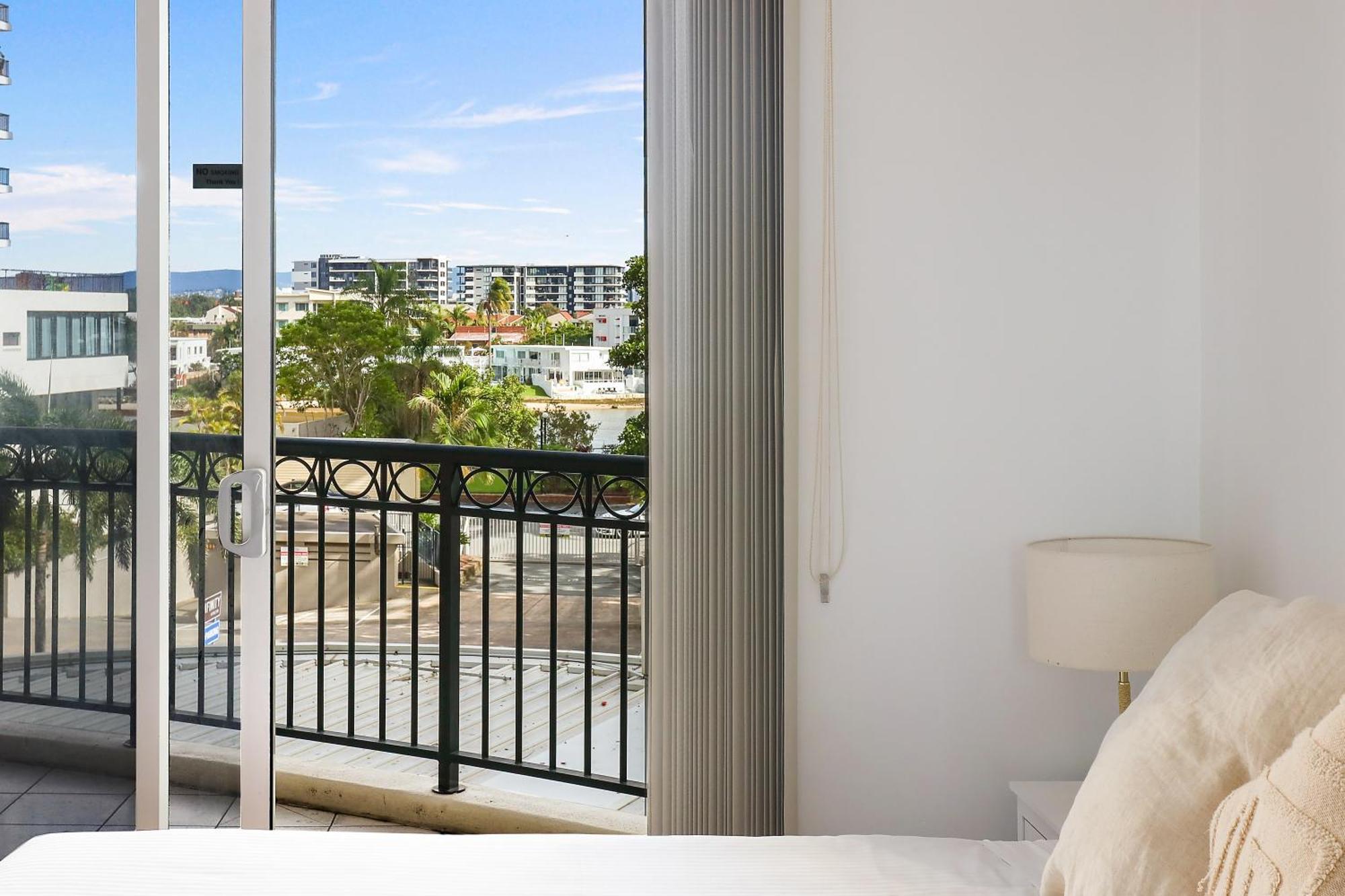 Chevron Renaissance Surfers Paradise Sleeps 10 1st Floor - Optimise