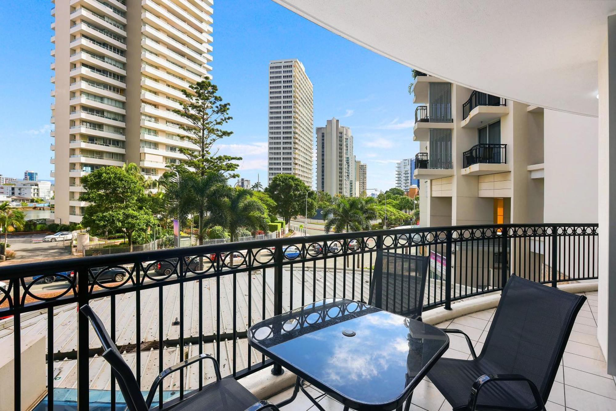 Chevron Renaissance Surfers Paradise Sleeps 10 1st Floor - Optimise Apartment *