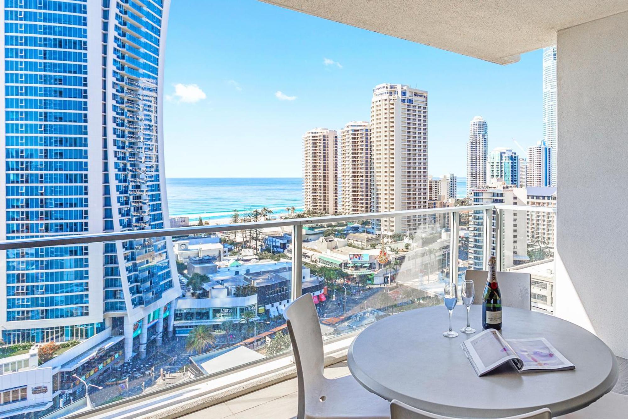 Circle On Cavill Aparthotel