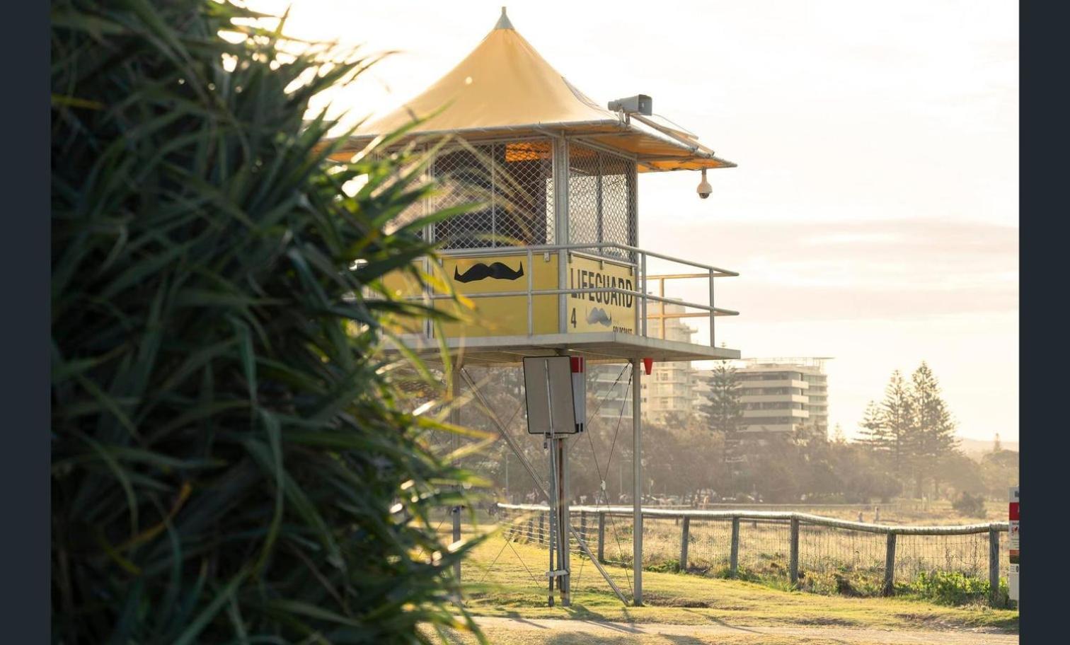 Bare Foot & Beachy On Binya! Pet Friendly House Holiday home Gold Coast