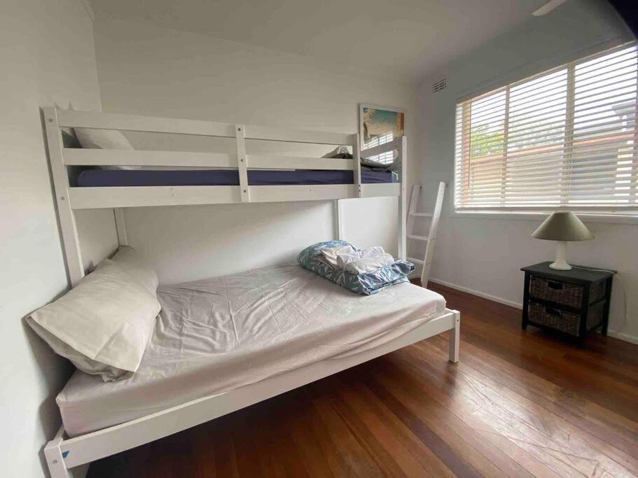 Bare Foot & Beachy On Binya! Pet Friendly House
