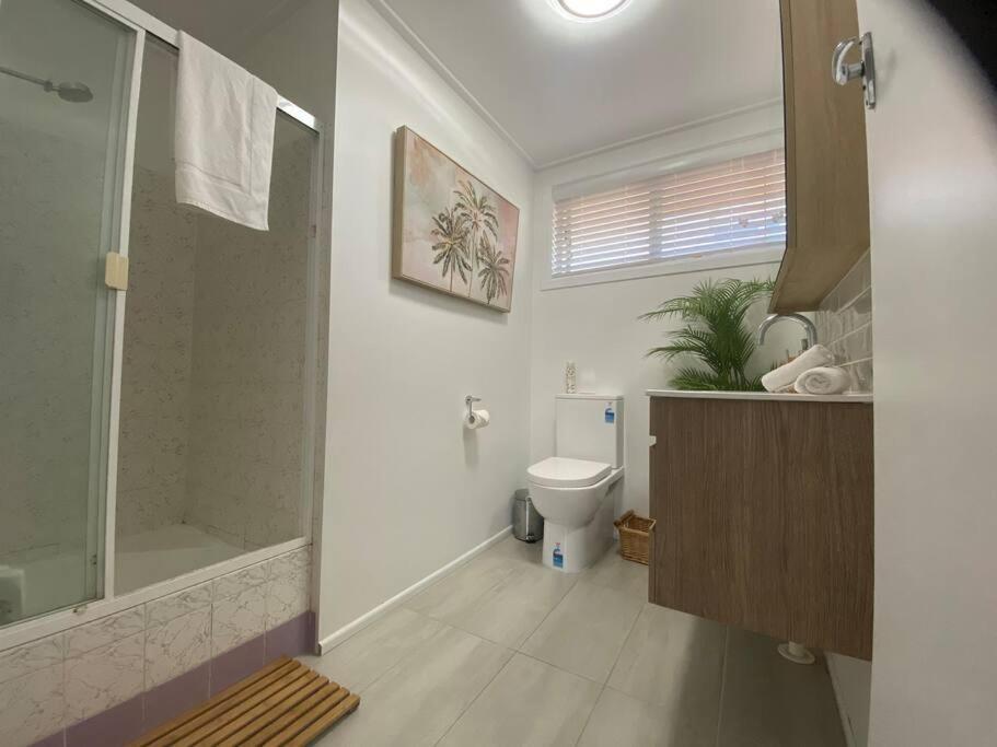 Bare Foot & Beachy On Binya! Pet Friendly House *