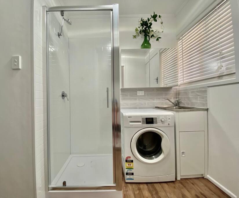 Bare Foot & Beachy On Binya! Pet Friendly House * Gold Coast
