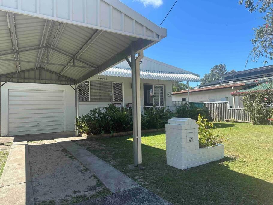 Bare Foot & Beachy On Binya! Pet Friendly House