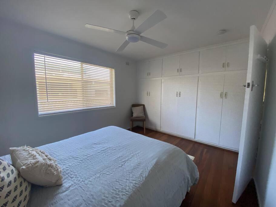 Bare Foot & Beachy On Binya! Pet Friendly House Holiday home *