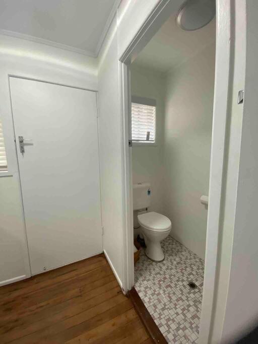 Bare Foot & Beachy On Binya! Pet Friendly House Gold Coast