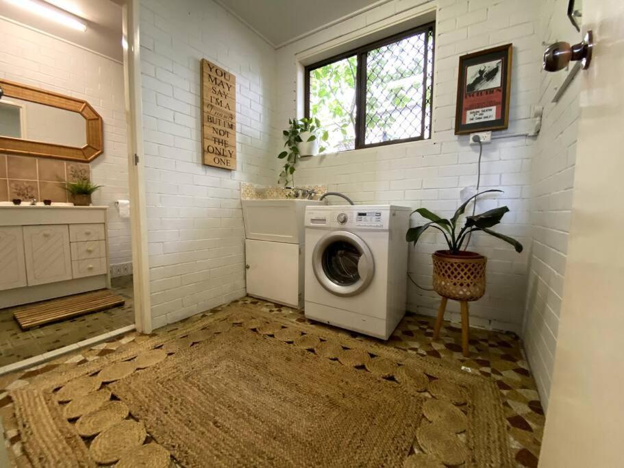 Holiday home Pet Friendly & Super Retro Pad!
