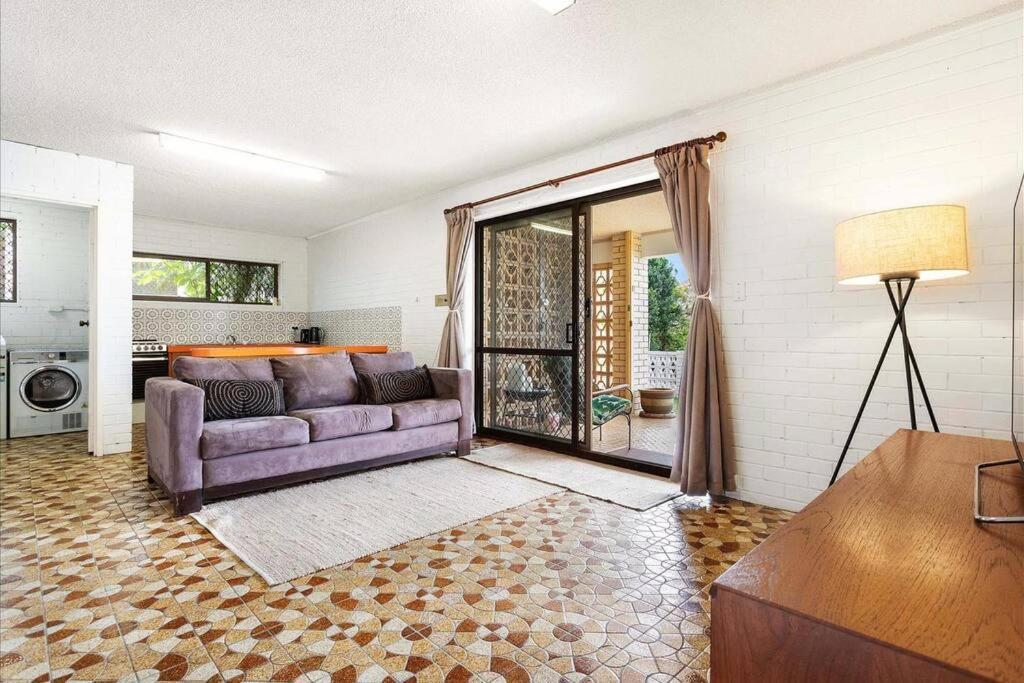 Holiday home Pet Friendly & Super Retro Pad! Gold Coast