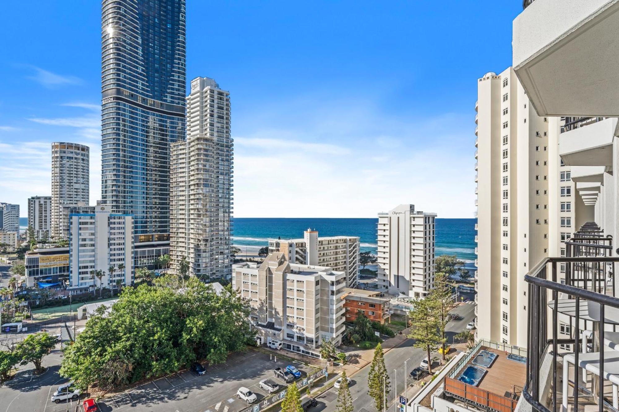 Modern Twin Units In Surfers Paradise - Q Apartment