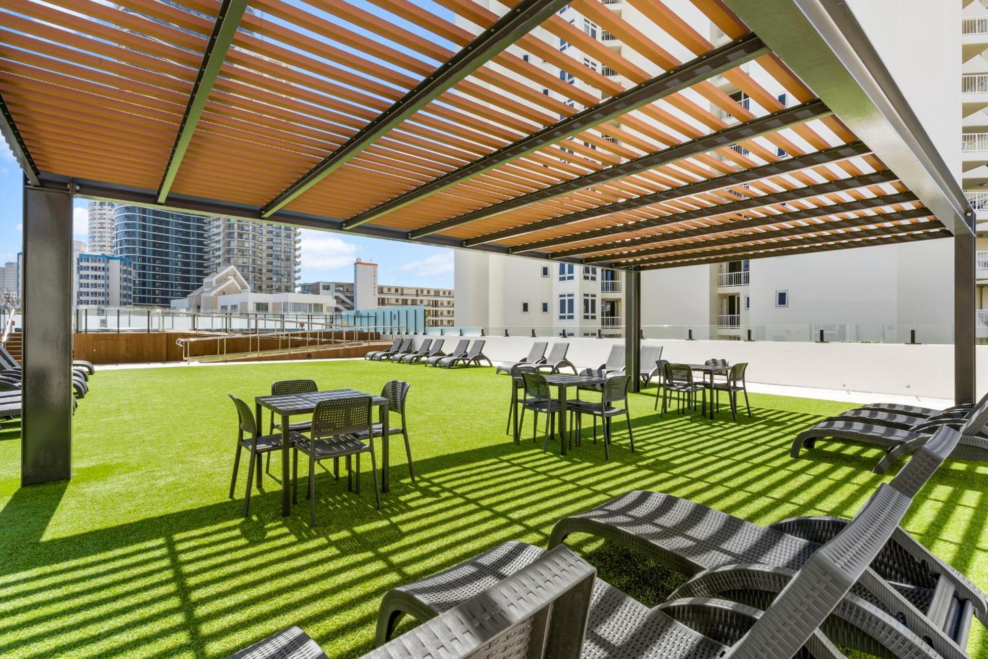 Modern Twin Units In Surfers Paradise - Q Gold Coast