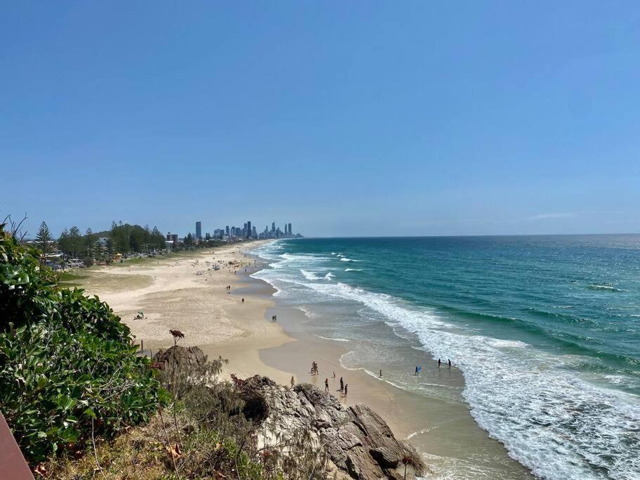 Burleigh Retreat Near Beach, Free Wi-fi Apartment *