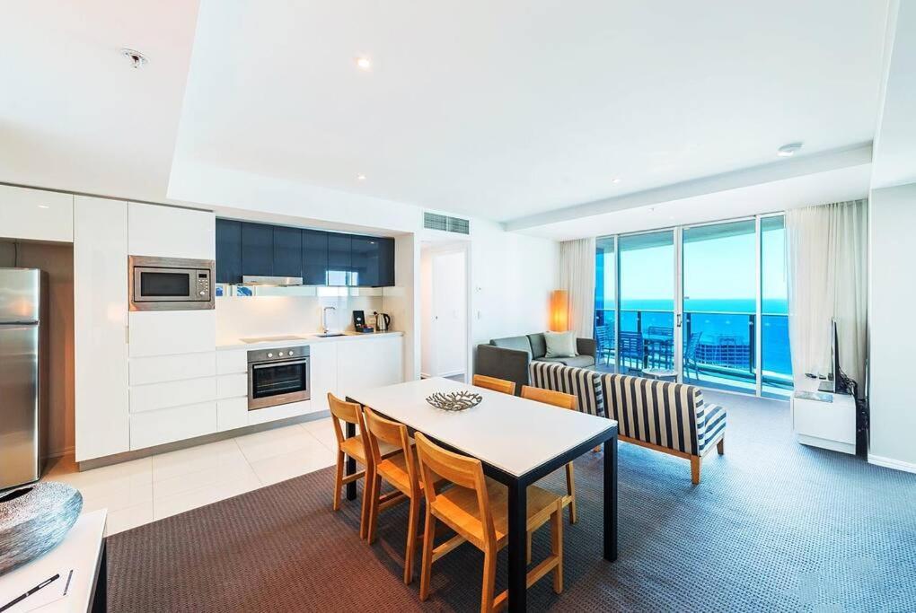 Hilton- Luxury Sky Ocean Lv27 Large * Gold Coast