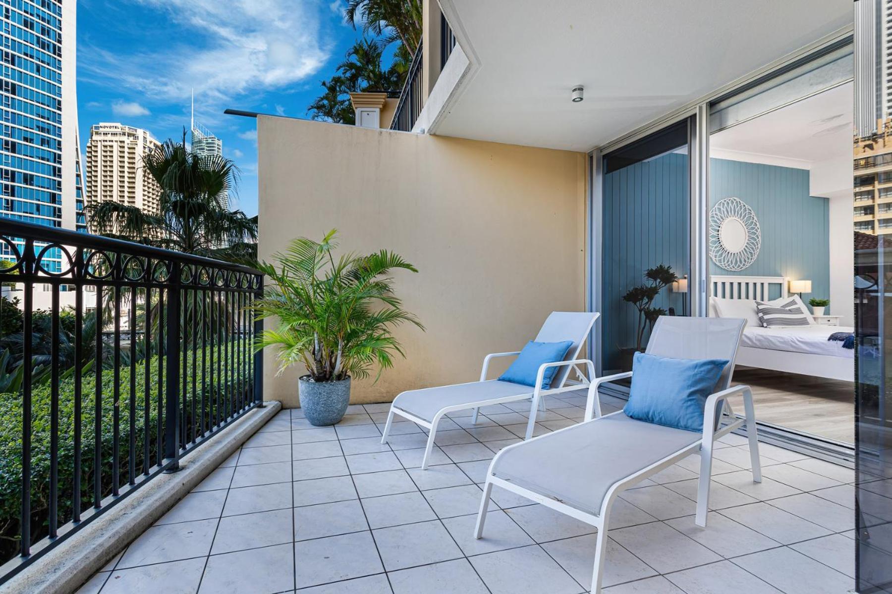 Apartment 'family Getaway' By Paradise