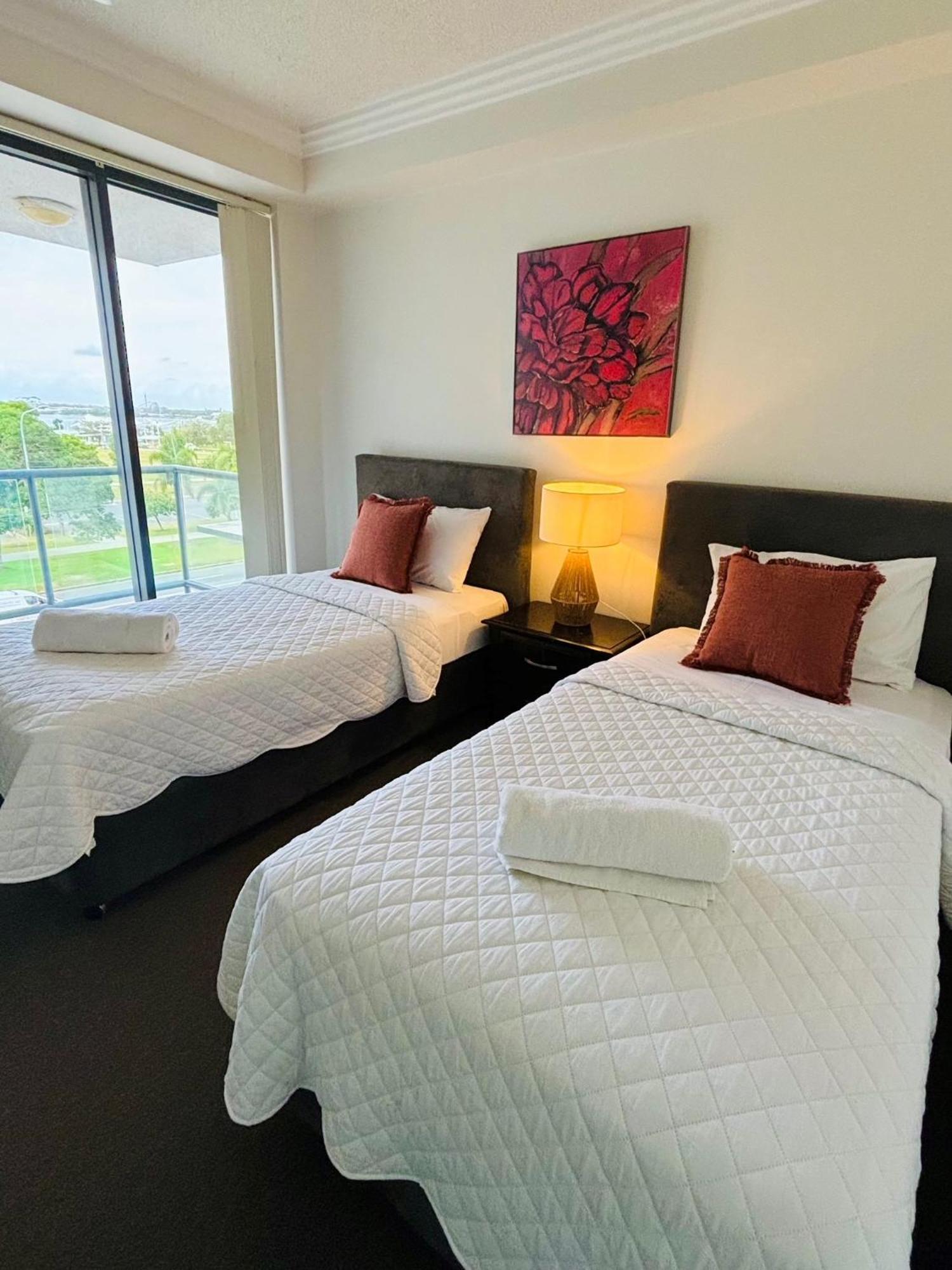 Aqualine On The Broadwater Aparthotel 4*
