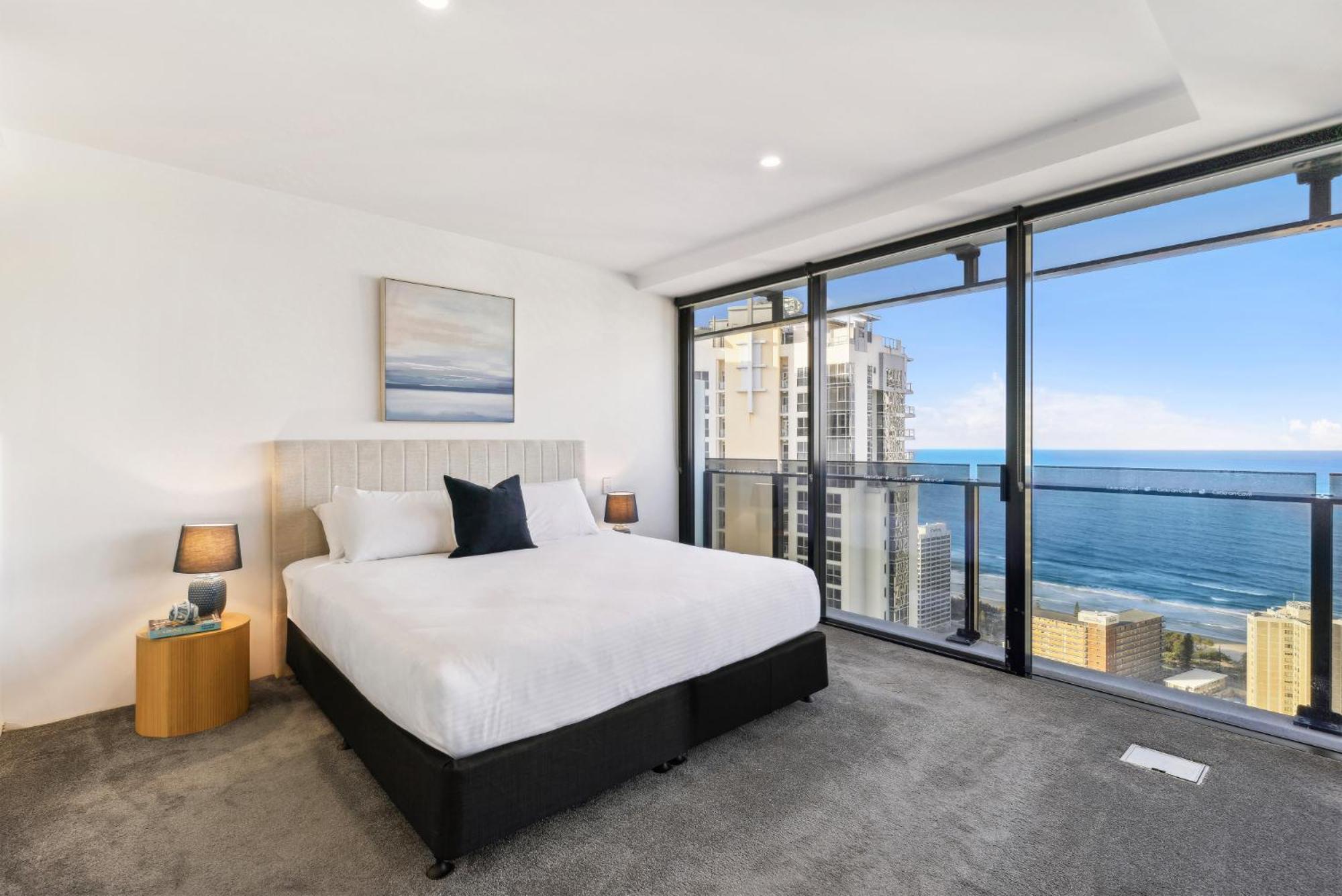 Apartment Circle On Cavill Luxe 2-bed With Views & Pool Gold Coast