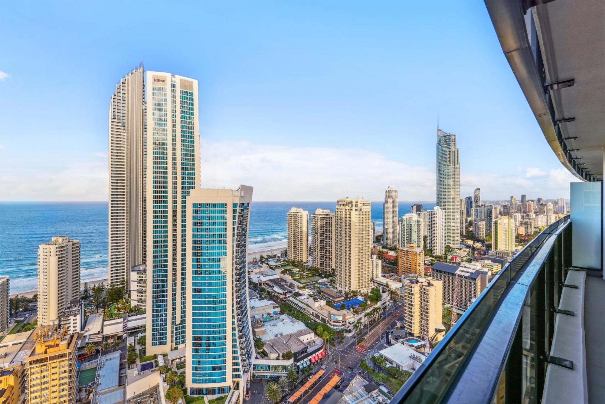 Circle On Cavill Luxe 2-bed With Views & Pool Gold Coast