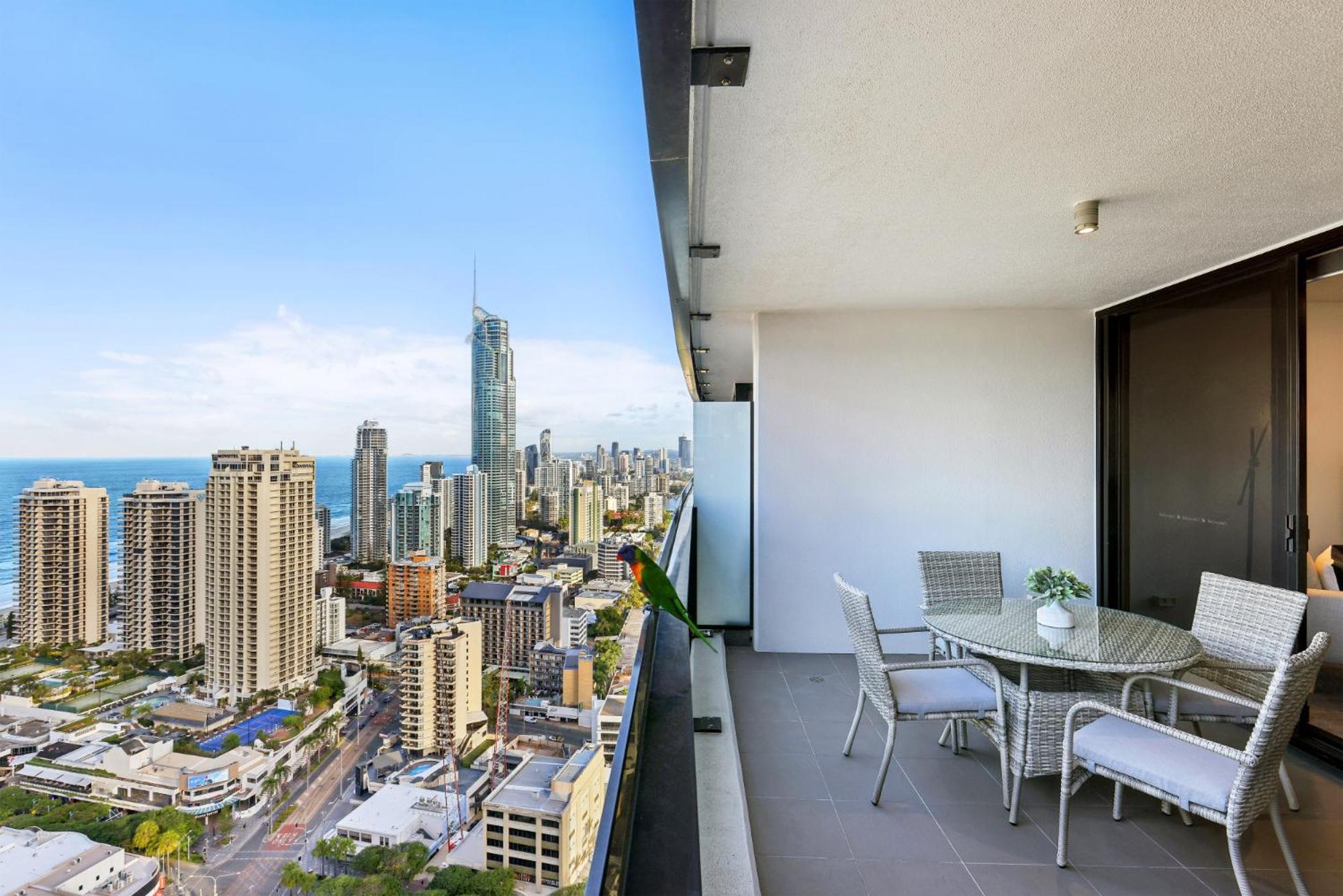 Apartment Circle On Cavill Luxe 2-bed With Views & Pool Gold Coast