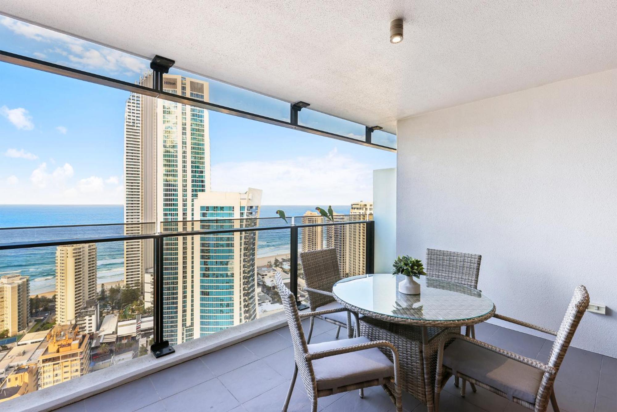 Apartment Circle On Cavill Luxe 2-bed With Views & Pool Gold Coast