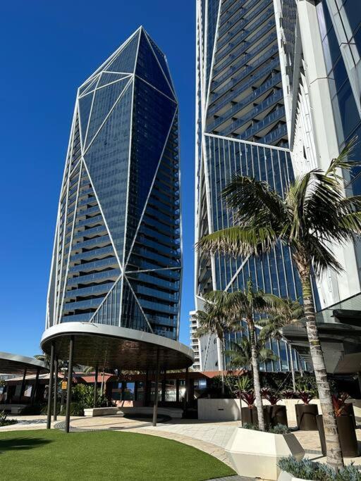 Beachfront Luxe 2bedroom With Sunset River Views Apartment Gold Coast